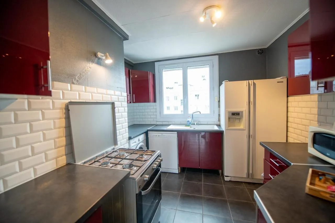 Apartment Robespierre - Tout Equipe & Calme - Tv Et Wifi Saint-Etienne